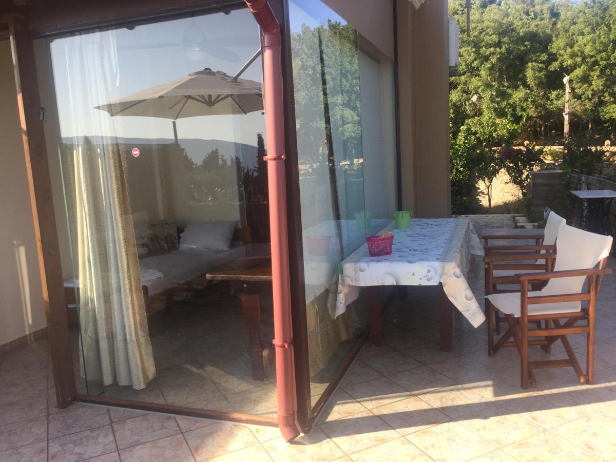 Vervekis Apartments Фискардо Екстериор снимка