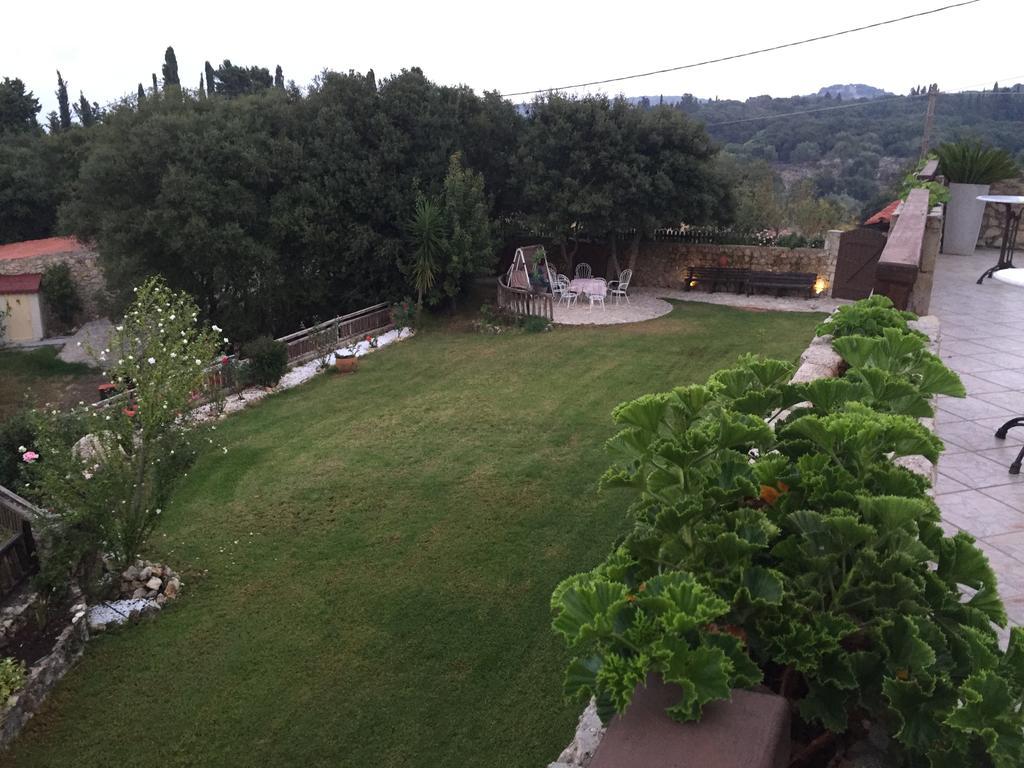 Vervekis Apartments Фискардо Екстериор снимка