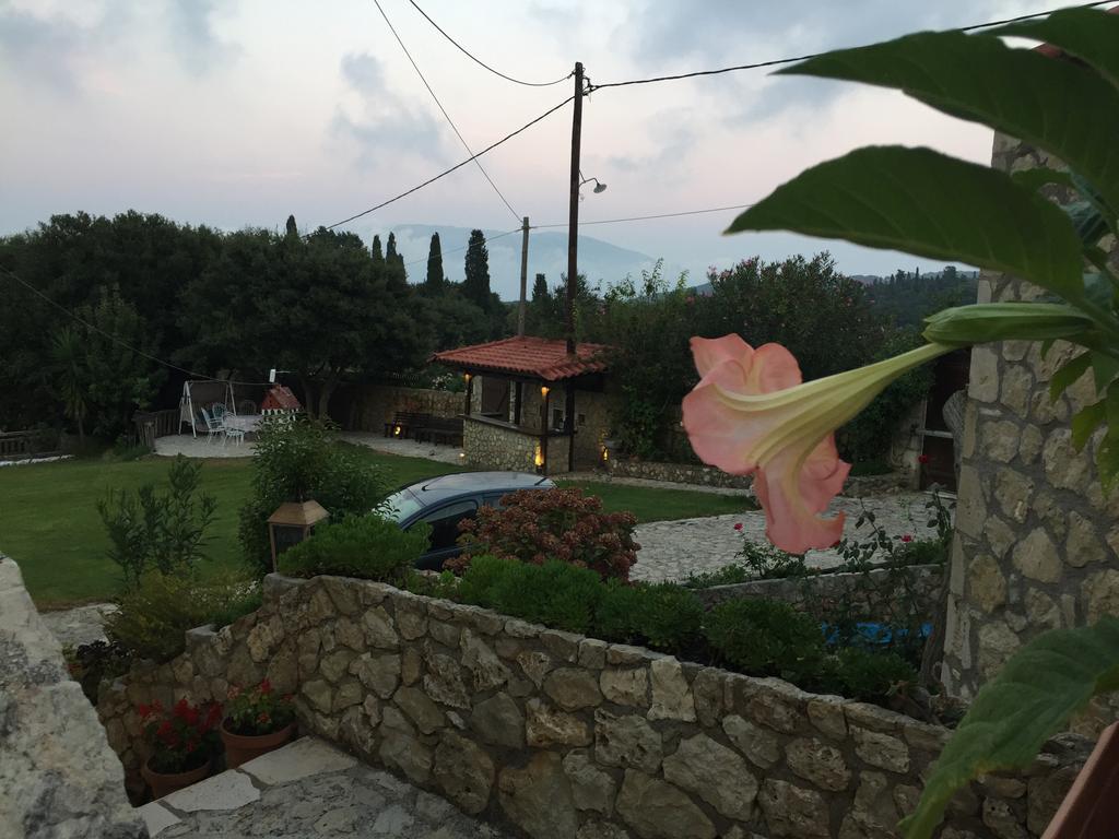 Vervekis Apartments Фискардо Екстериор снимка